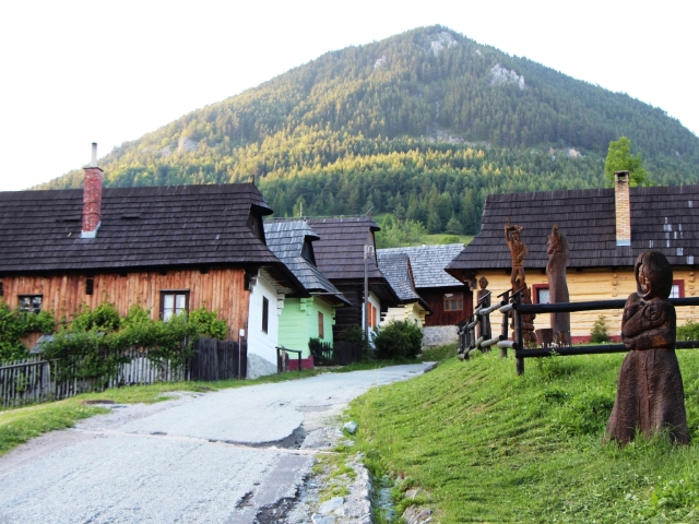 Vlkolínec - podhorská osada pod vrchom Sidorovo.