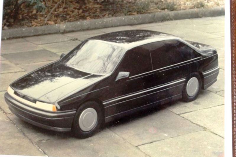 Z dôvodu zníženia nákladov nakoniec v Kopřivnici rozhodli, že motor ostane vzadu. Tomu prispôsobil svoj návrh aj český dizajnér Václav Král.