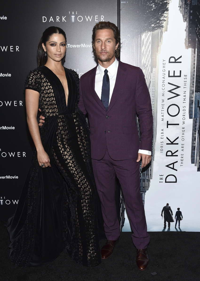 Matthew McConaughey a jeho manželka  Camila Alves na premiére filmu Temná veža v  New Yorku.