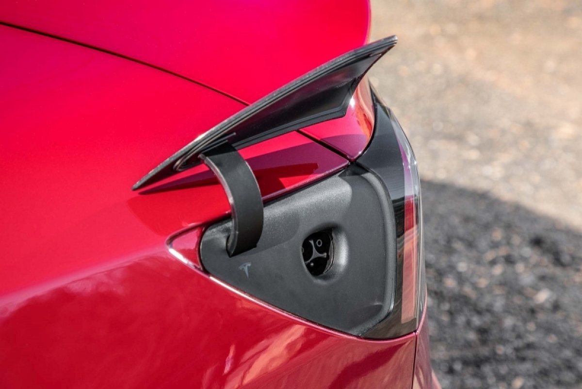 Tesla Model 3 - 2017