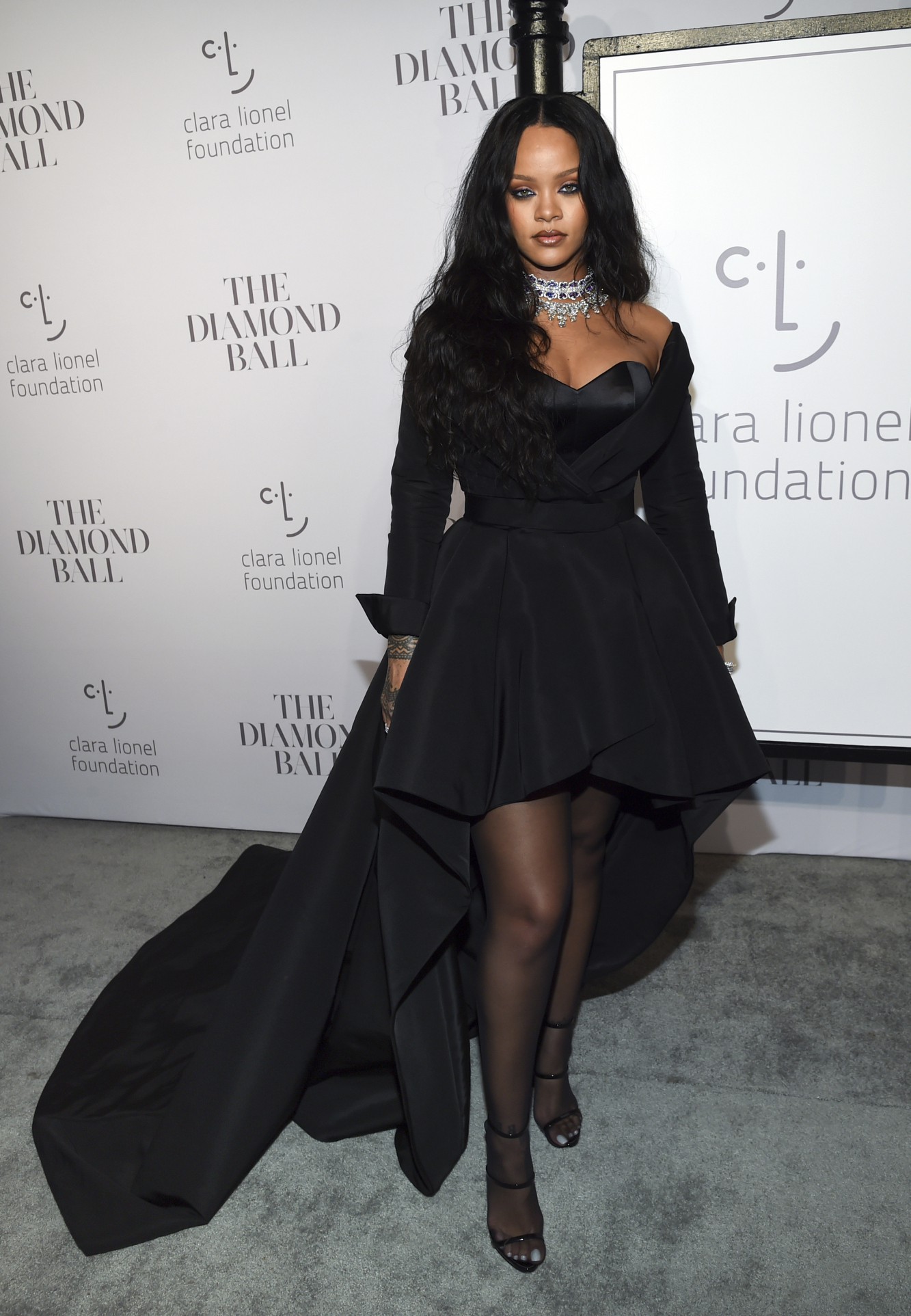 Speváčka Rihanna v kreácii Ralph & Russo Couture.