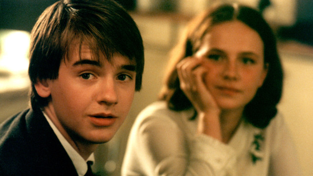 V popredí Michal (Michael Beran) v snímke Jana Hřebejka Pelíšky.