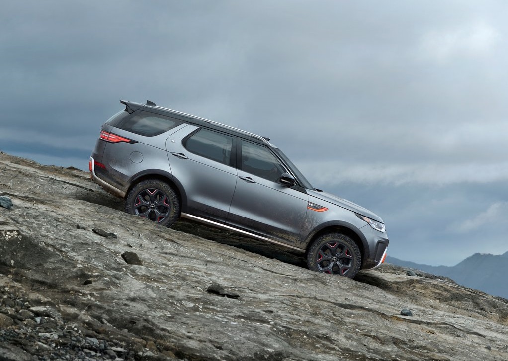 Land Rover Discovery SVX bude vybavený aktívnym stredným a uzamykateľným zadným diferenciálom.