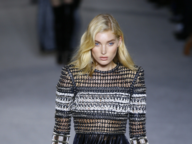 Modelka Elsa Hosk na prehliadke Balmain Jar/Leto 2018.