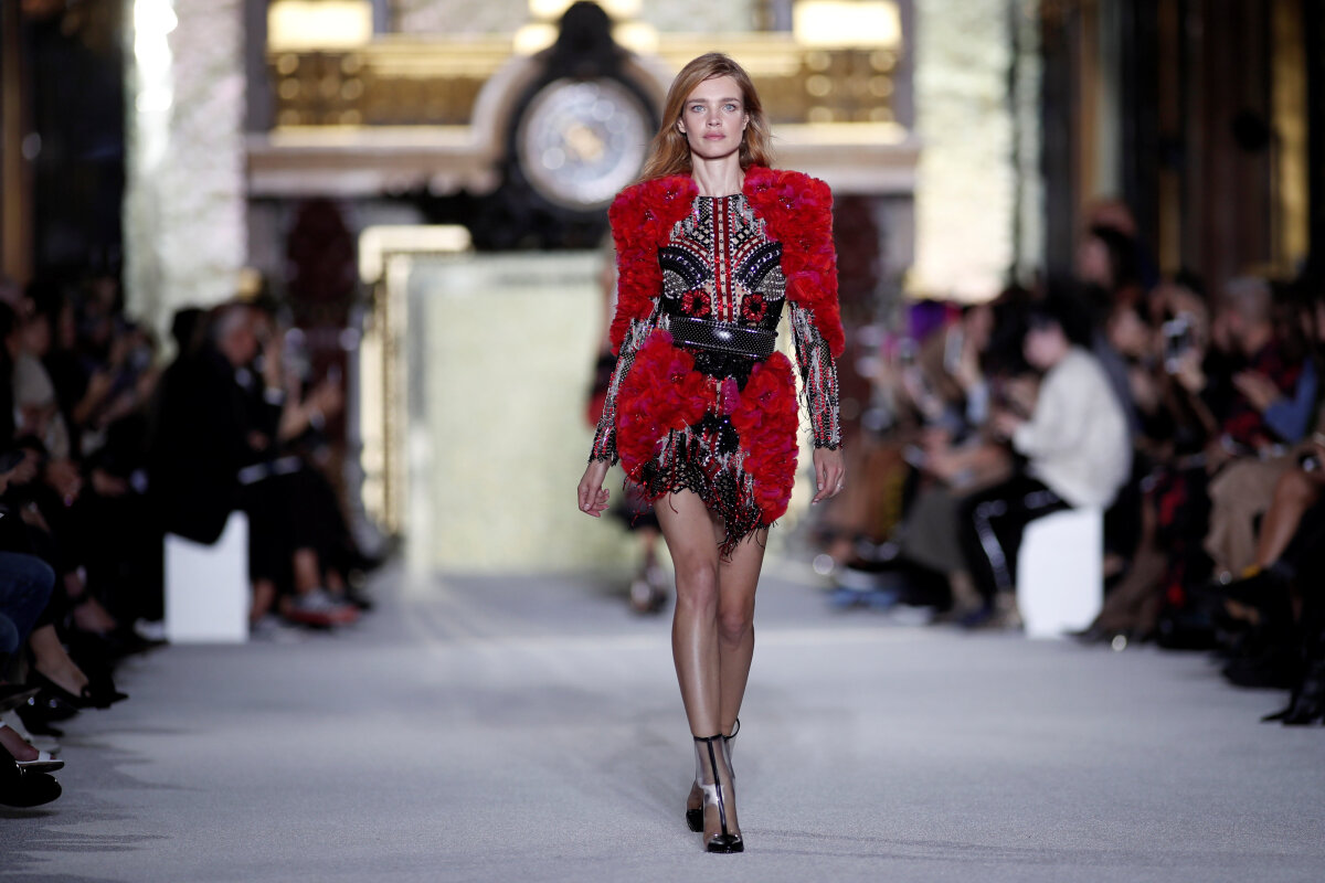 Topmodelka Natalia Vodianova na prehliadke Balmain Jar/Leto 2018.