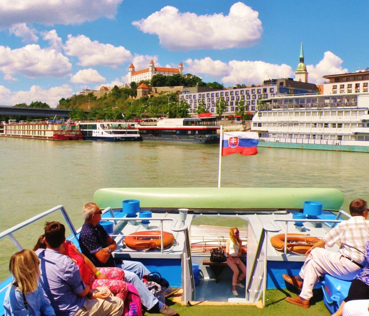 Bratislava, Dunaj, loď, plavba, Bratislavský hrad