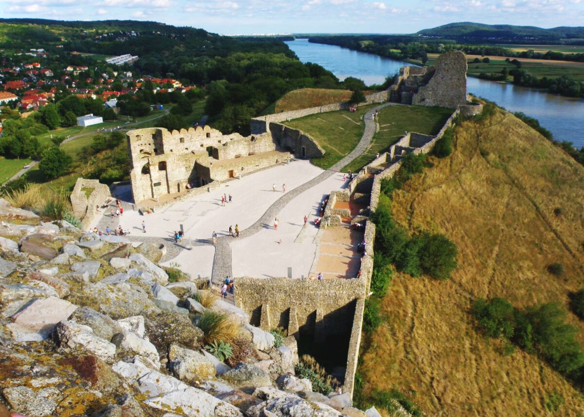 hrad Devín, Dunaj