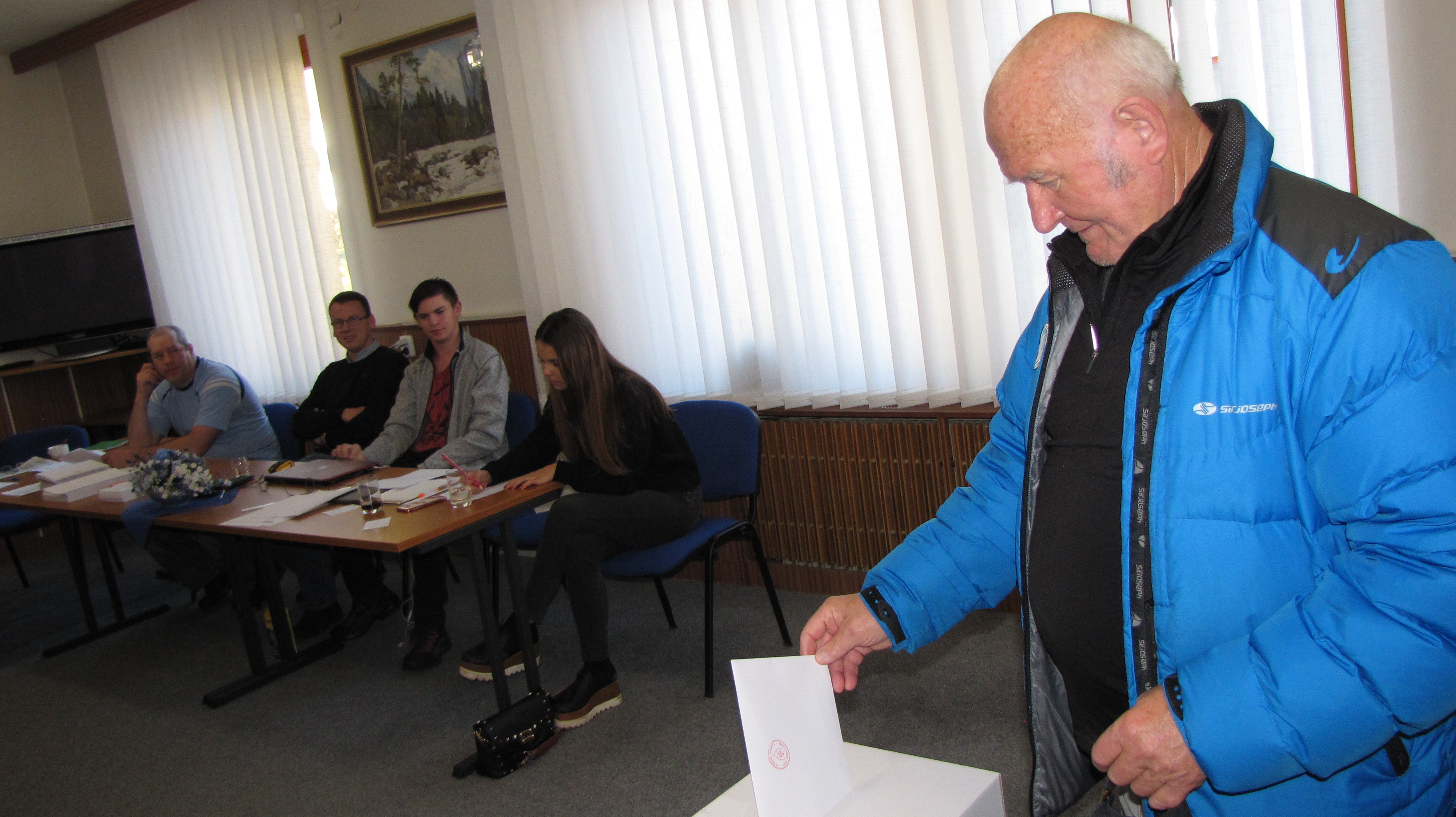 Senior Štefan Gállik povedal, že nevynecháva žiadne voľby. Teraz prišiel do volebnej miestnosti ešte predpoludním.