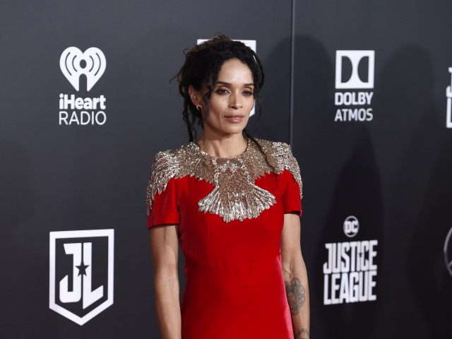 Herečka Lisa Bonet v kreácii Alexander McQueen. 