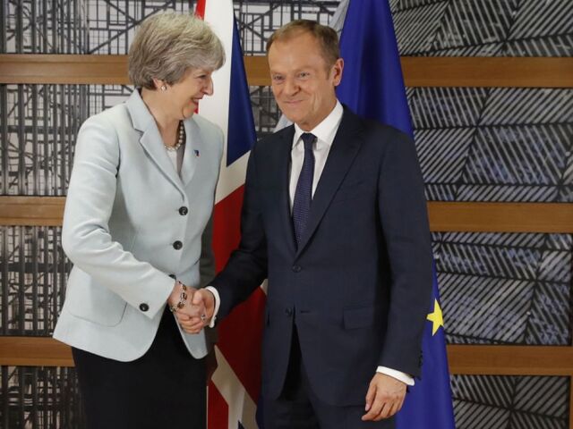 Donald Tusk, Theresa Mayová