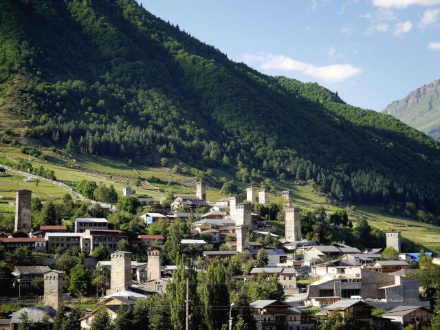 Gruzínsko, Mestia, mesto, domy
