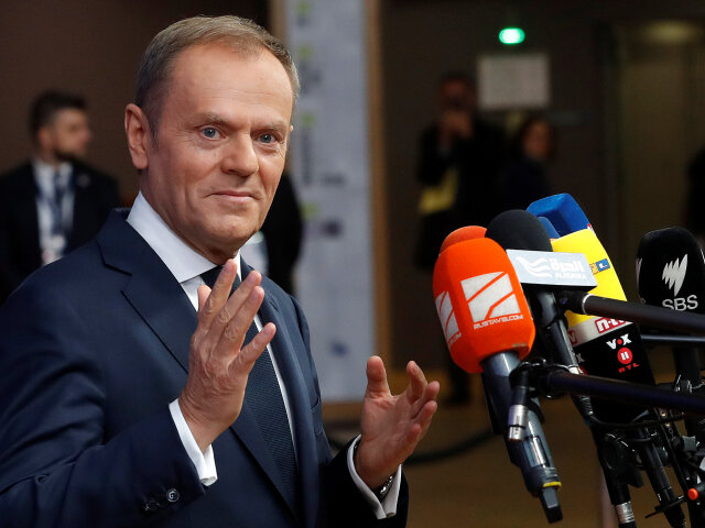 "Druhá fáza (rokovaní o brexite) bude skutočným testom našej jednoty," povedal Donald Tusk pri príchode do budovy Europa, kde sa koná summit.