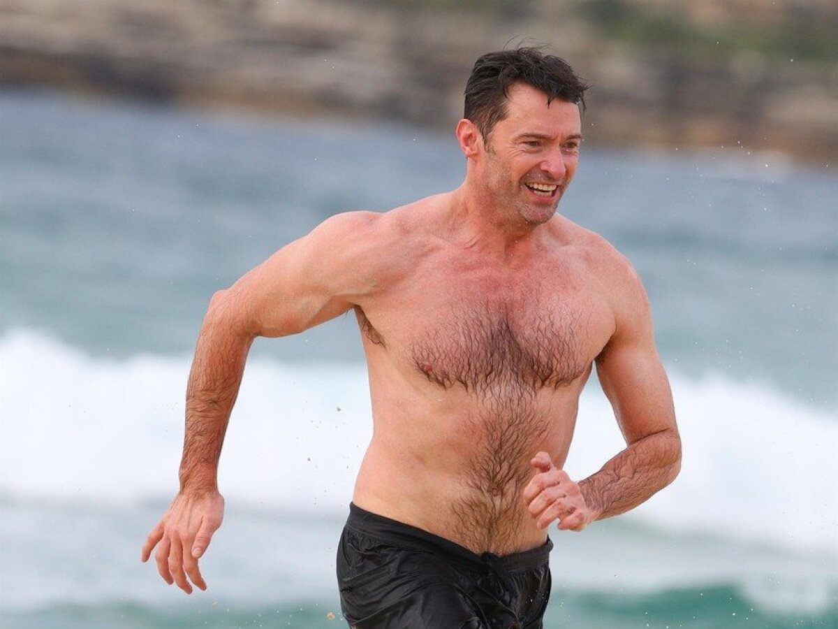 Herec Hugh Jackman na známej Bondi Beach trénoval ostošesť. 