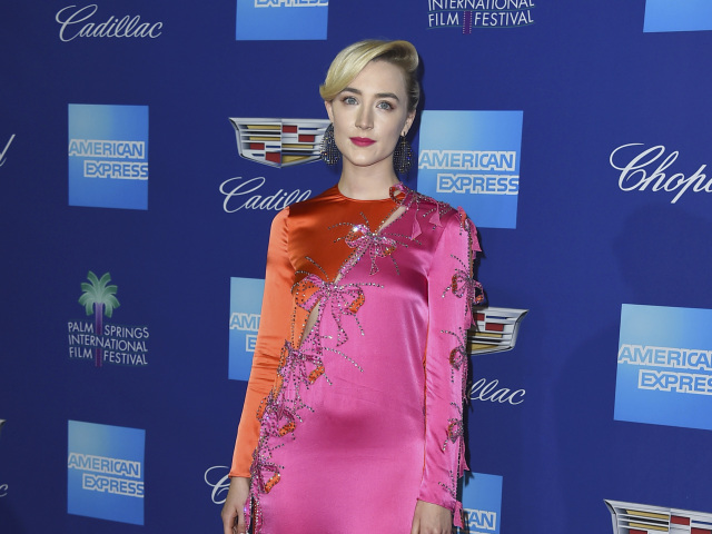 Herečka Saoirse Ronan v kreácii Gucci. 
