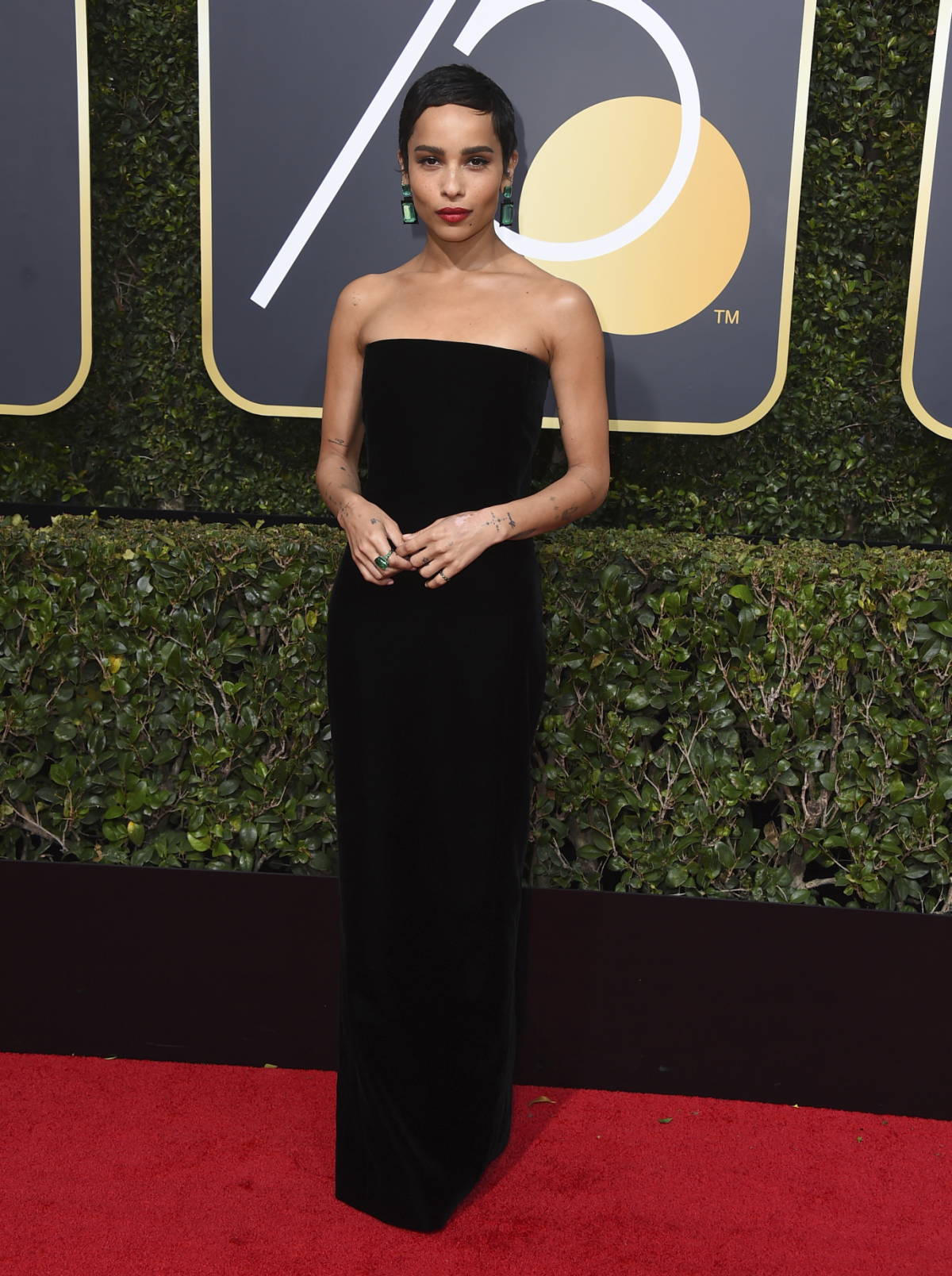 Herečka Zoe Kravitz v šatách Saint Laurent.