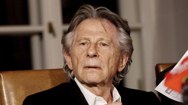 Filmár Roman Polanski na archívnom zábere.