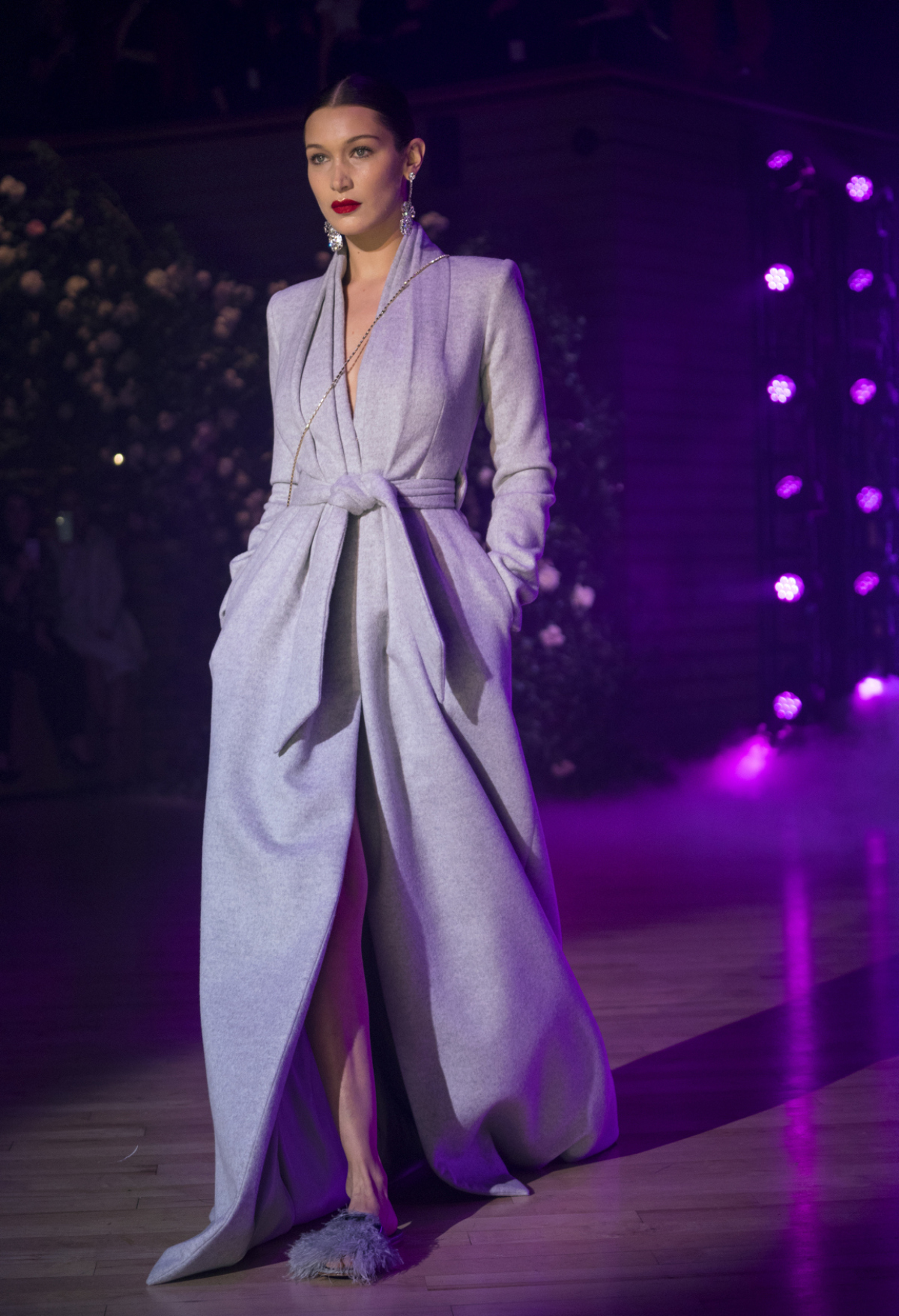 Modelka počas prehliadky Brandon Maxwell v New Yorku. 