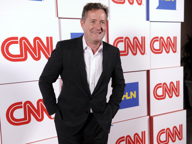 Moderátor Piers Morgan na archívnom zábere.