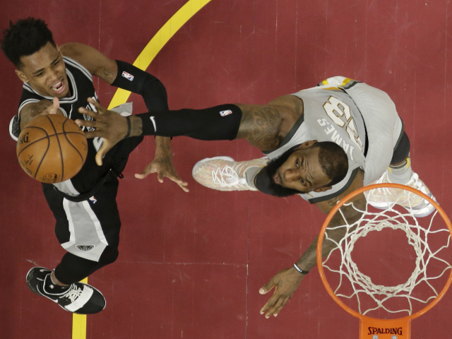 LeBron James, Dejount Murray