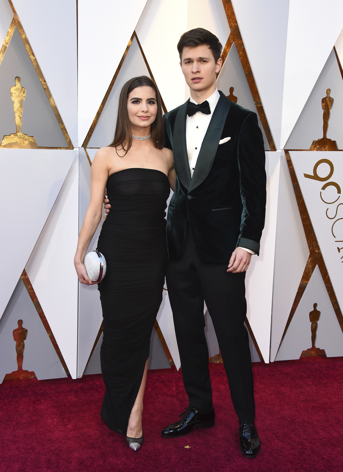 Herec Ansel Elgort a jeho partnerka Violetta Komyshan.