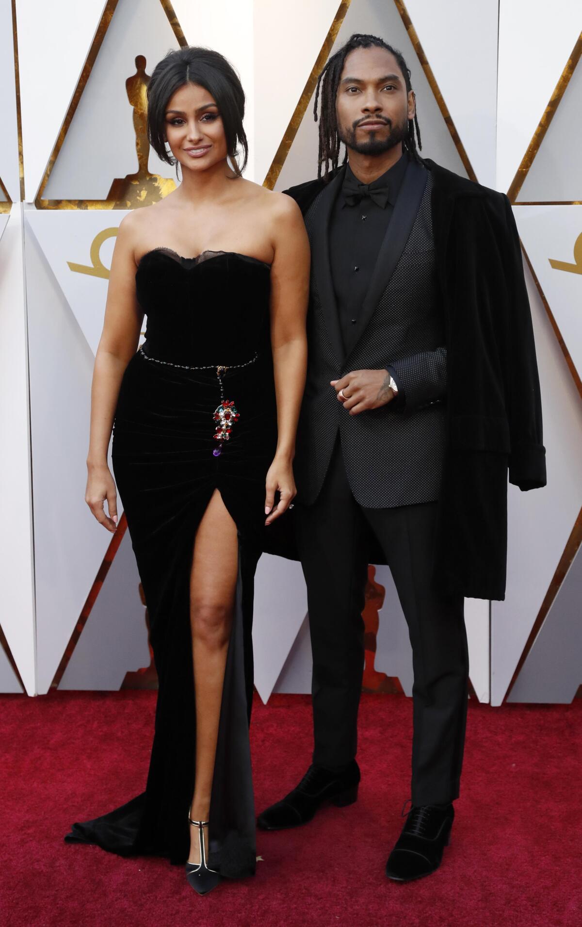 Spevák Miguel a jeho partnerka - modelka Nazanin Mandi.