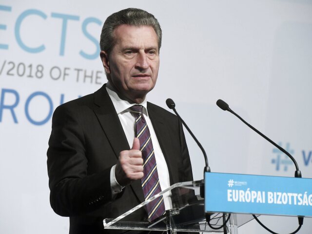 János Lázár