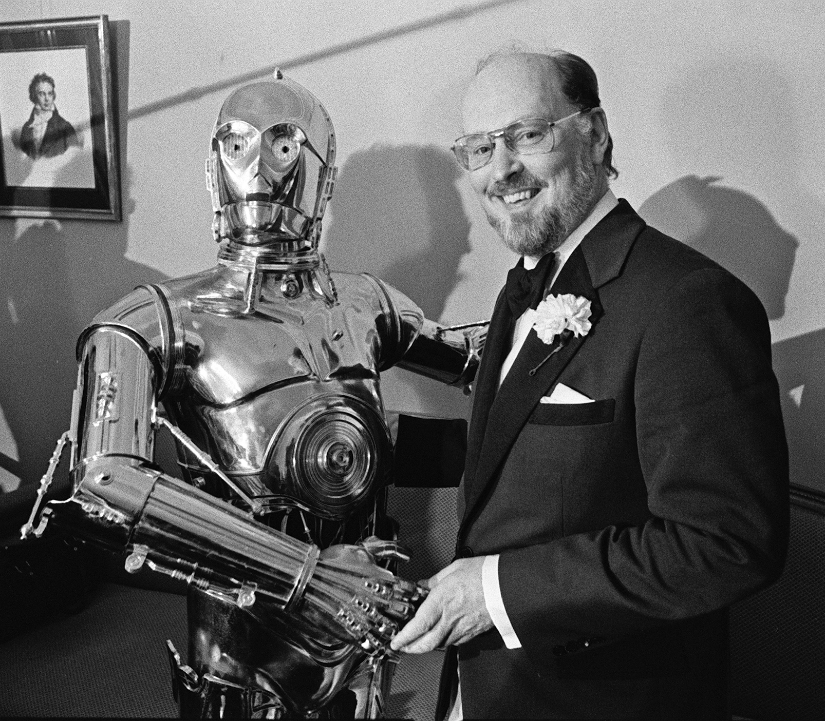 John Williams písal pôvodnú hudbu ku všetkým častiam ságy Hviezdne vojny od roku 1977.