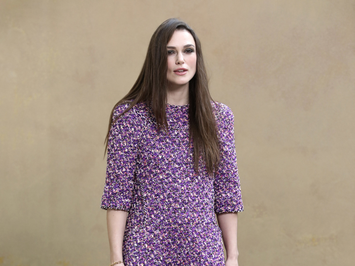 Herečka Keira Knightley na nedávnej prehliadke Chanel v Paríži. 