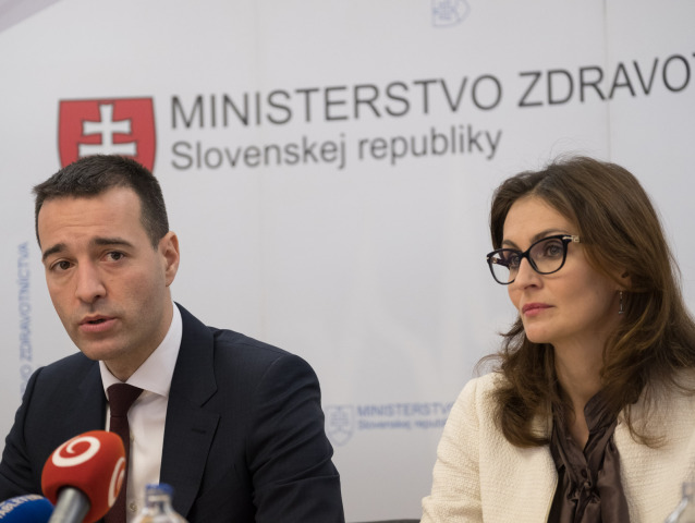 Minister zdravotníctva Tomáš Drucker a jeho štátna tajomníčka Andrea Kalavská na archívnej fotografii.