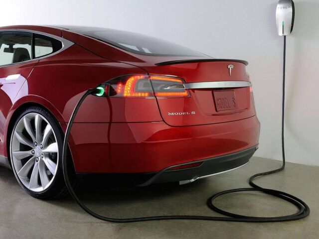 Tesla - dobíjanie