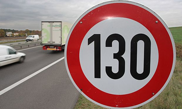 Na 120 km diaľnic zaviedli Rakúšania dočasnú maximálnu rýchlosť 140 km/h. Po roku sa uvidí, či sa zvýšený limit rozšíri aj na ďalšie rakúske úseky diaľnic, alebo sa vráti k súčasnej maximálnej povolenej rýchlosti, ktorá je o 10 km/h nižšia.
