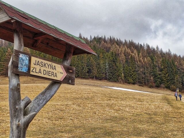 Zlá diera, smerovka, turistika, jaskyňa