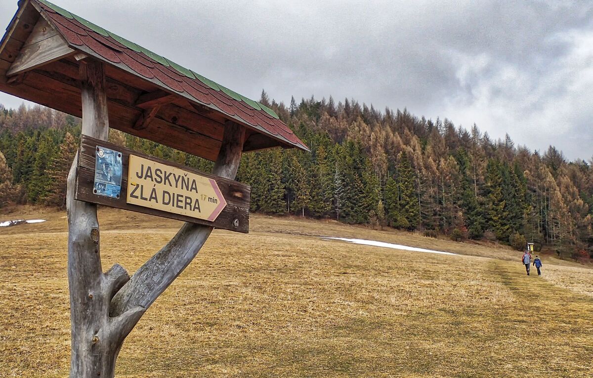 Zlá diera, smerovka, turistika, jaskyňa