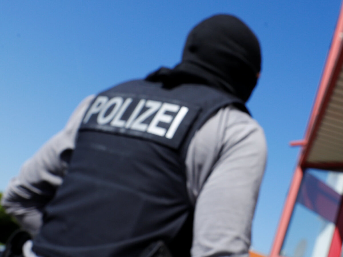 Nemecko, policajt, špeciálna operácia, razia, prostitúcia