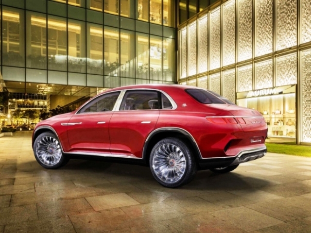 Maybach pristúpil k dizajnu odlišne ako konkurenti. Vidieť to na zadnej časti, ktorá pripomína viac sedan ako klasické SUV.