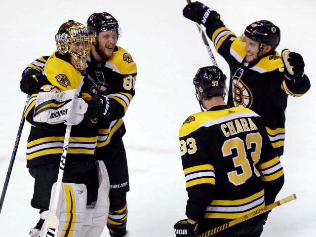 Tuukka Raska, Zdeno Chára, Boston Bruins