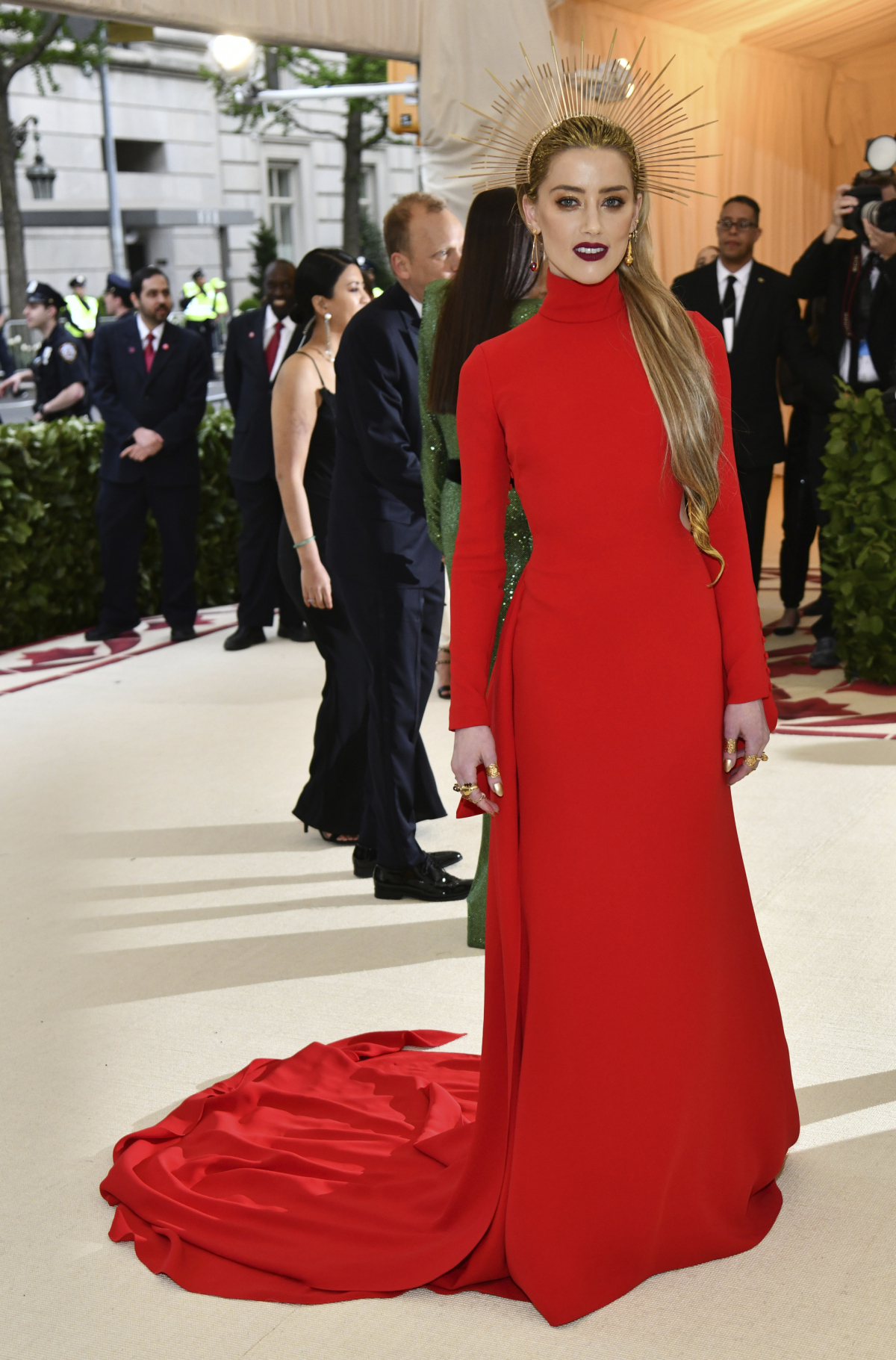 Herečka Amber Heard v kreácii Carolina Herrera.