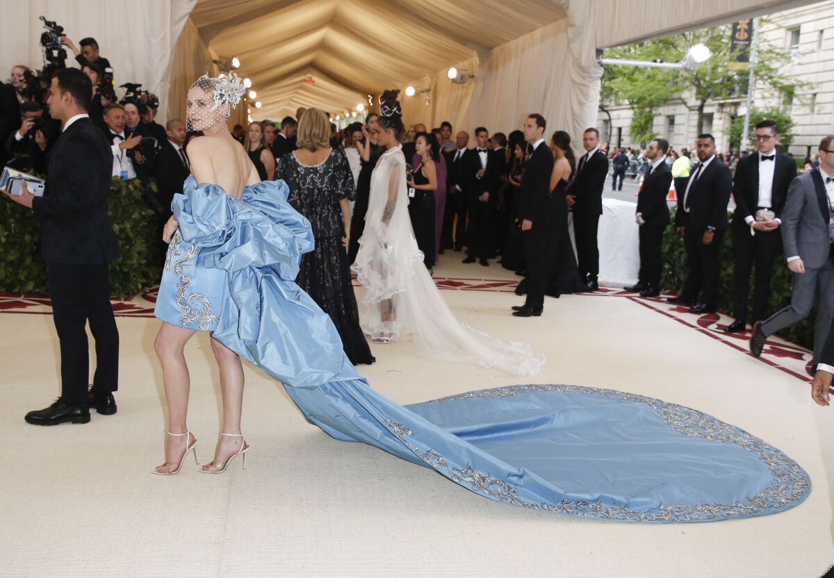 Herečka Diane Kruger v kreácii Prabal Gurung. 
