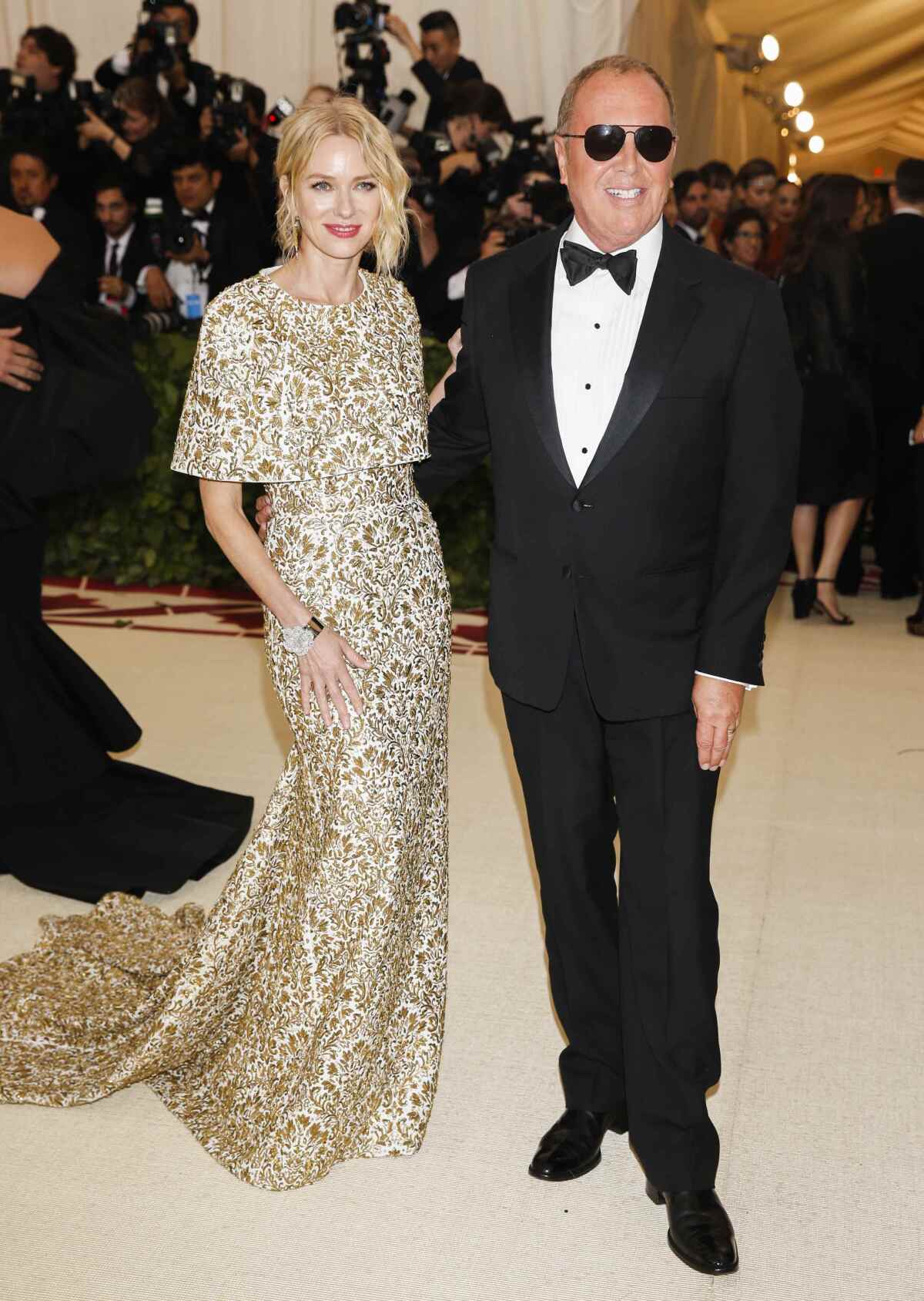 Herečka Naomi Watts v kreácii od Michaela Korsa (na snímke).