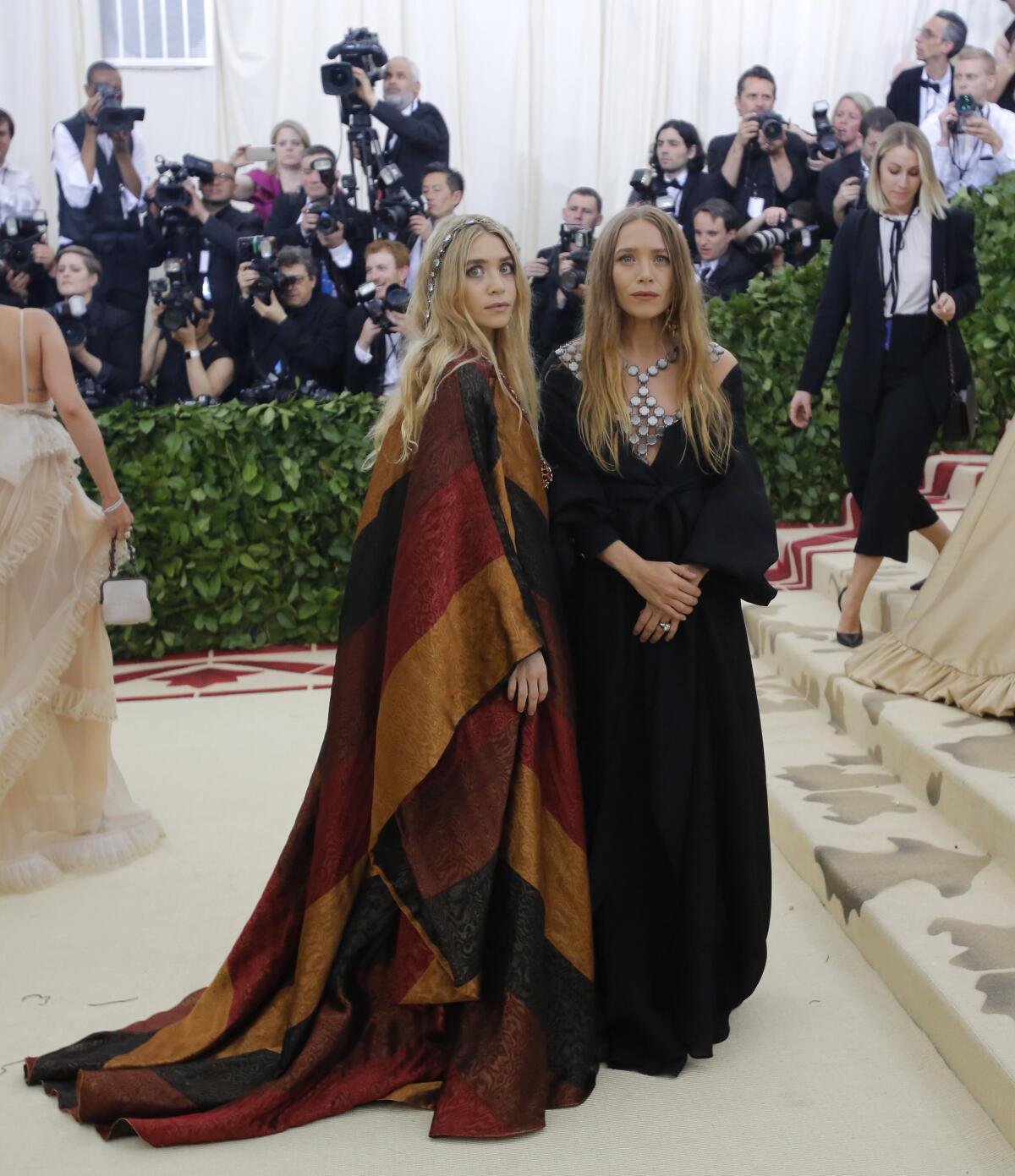 Sestry Ashley Olsen (vľavo) a Mary-Kate Olsen