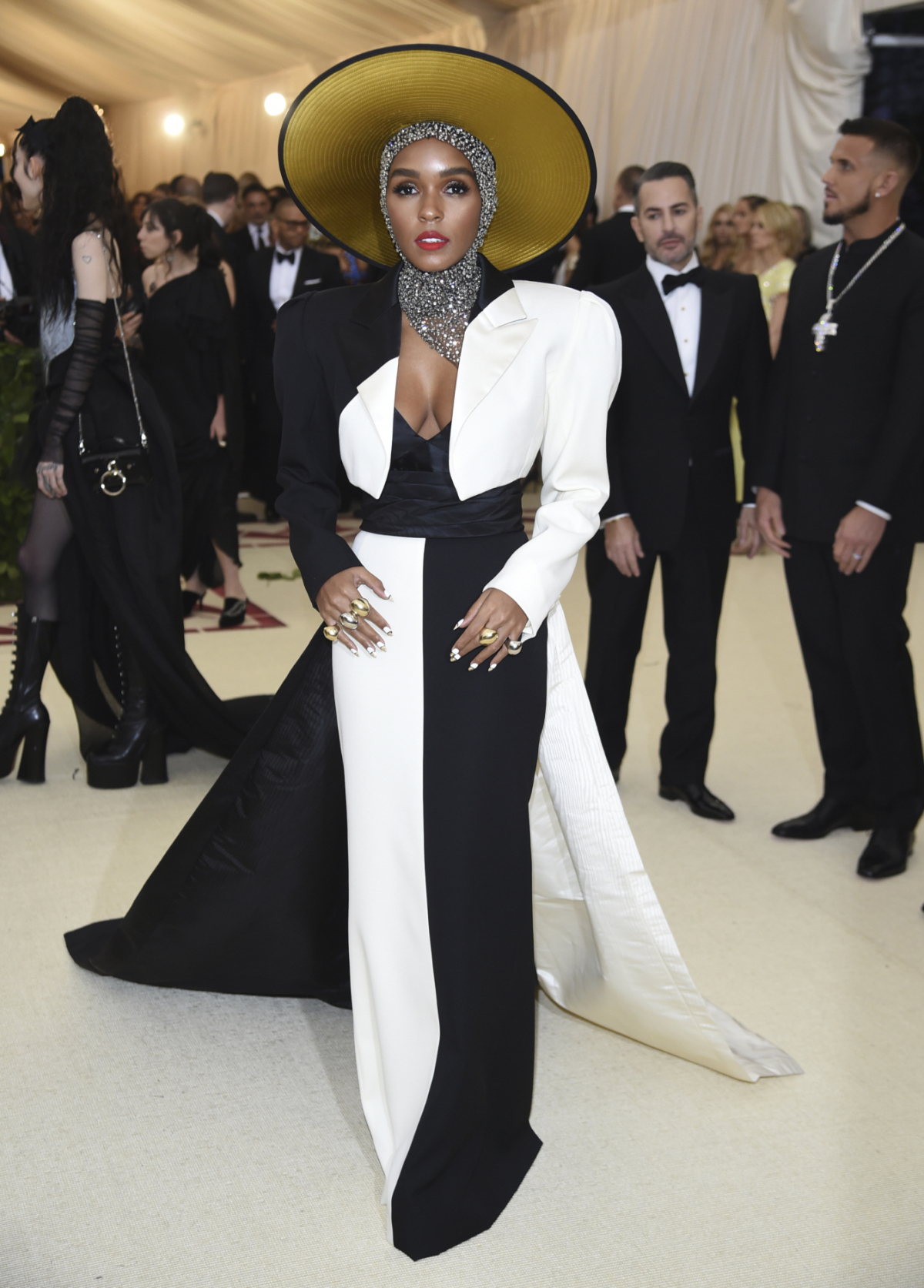 Speváčka Janelle Monae v kreácii Marc Jacobs. 