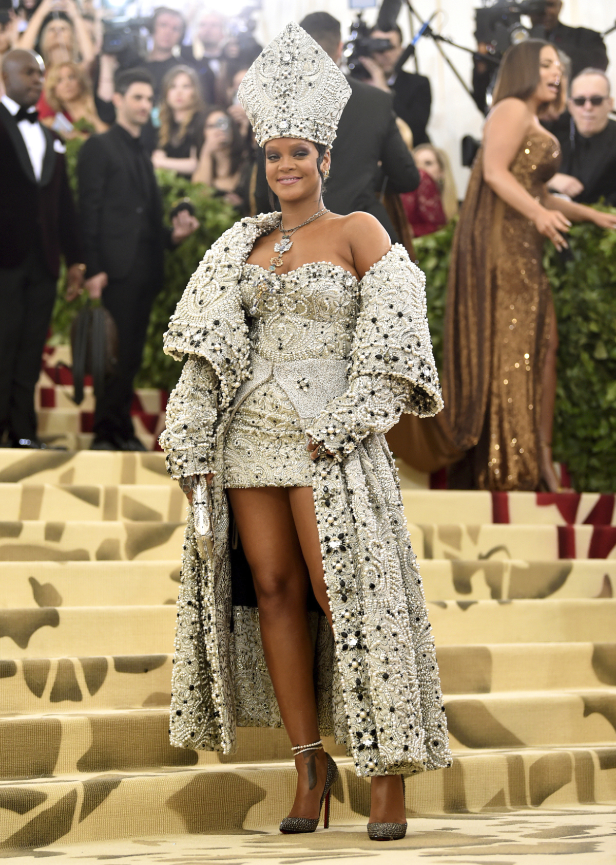 Speváčka Rihanna prišla v kreácii Maison Margiela.