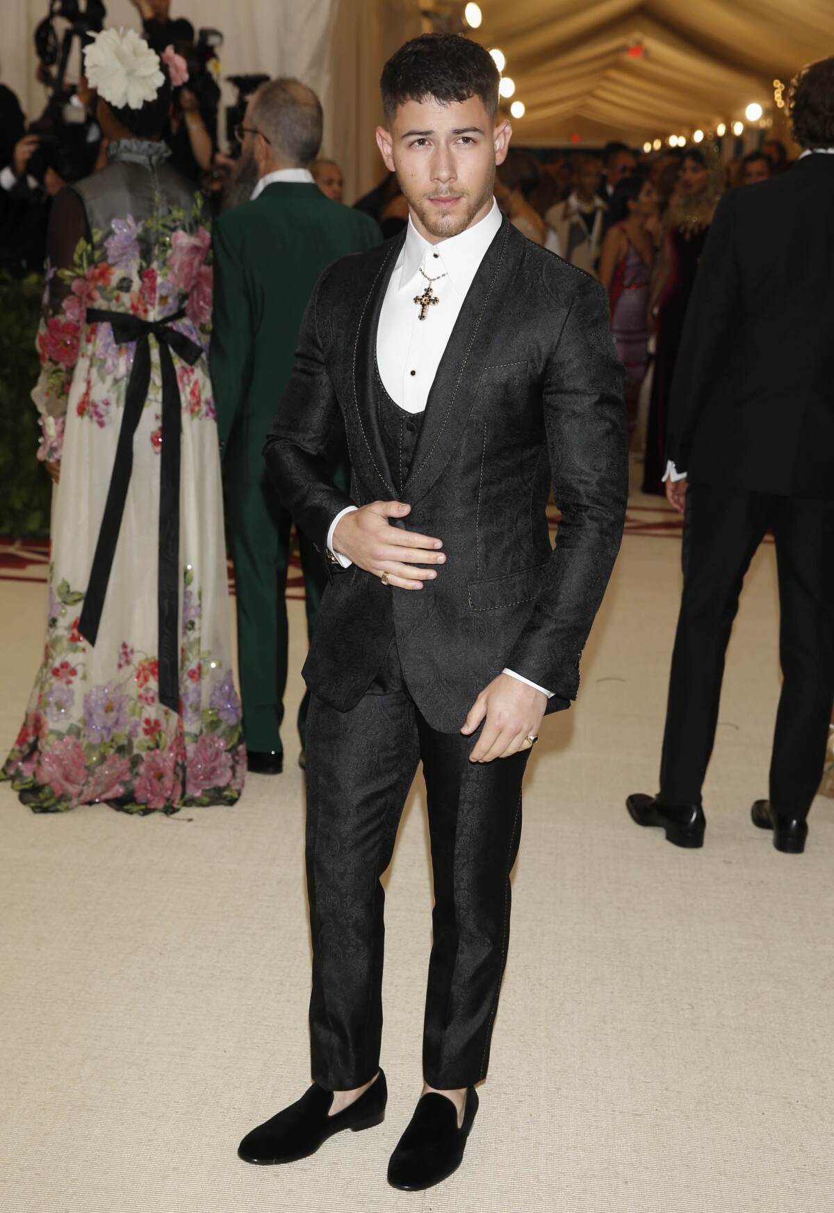 Spevák a herec Nick Jonas v kreácii Dolce & gabbana. 