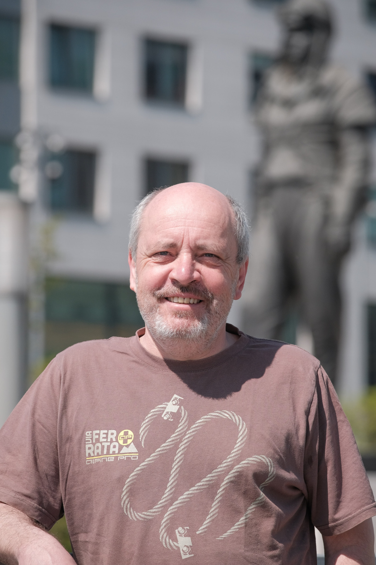 Karol zo seriálu Spadla z oblakov bol Majkiným najlepším pozemským kamarátom. Dnes je z neho známy slovenský herec
