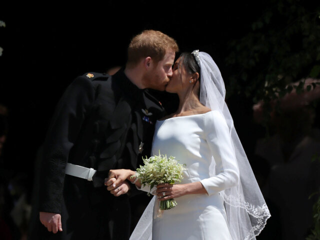 Meghan Markle a Princ Harry spoločne po svadobnom obrade na hrade Windsor. 