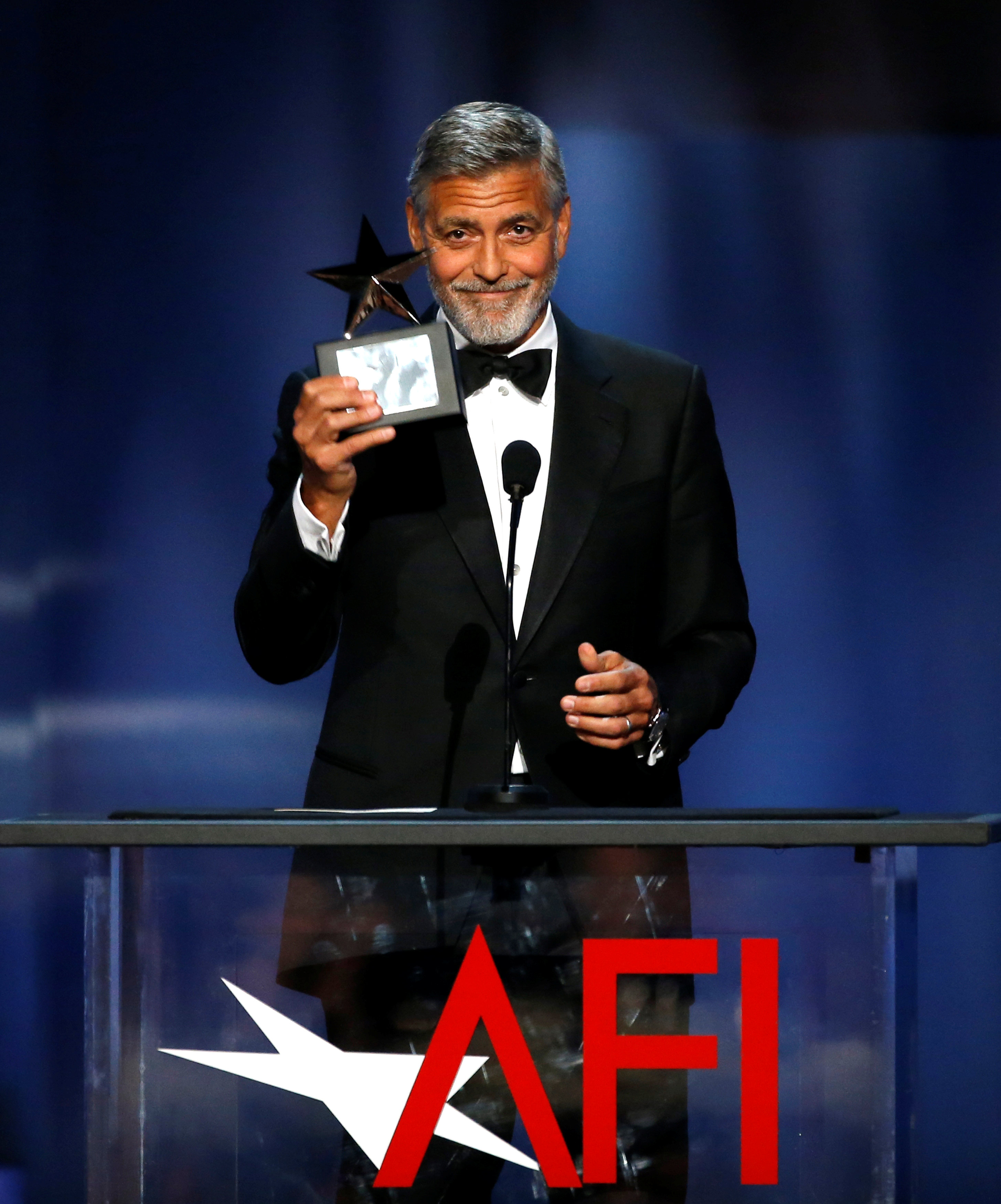 Herec George Clooney získal cenu 46 ročníka AFI Life Achievement Award v Los Angeles.