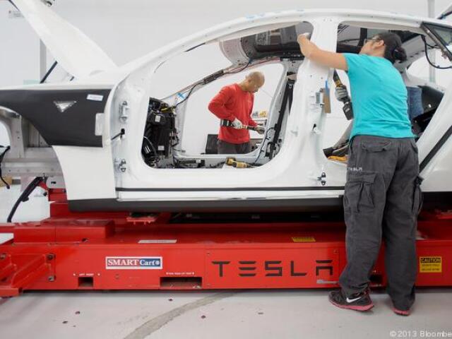 Tesla - výroba Fremont