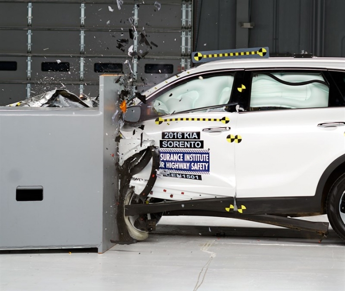 Hviezdou z ôsmich testovaných áut sa stala Kia Sorento. Ako jediná získala najvyššie možné hodnotenie Top Safety Pick+.