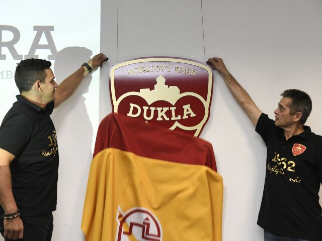 Dukla Trenčín, logo