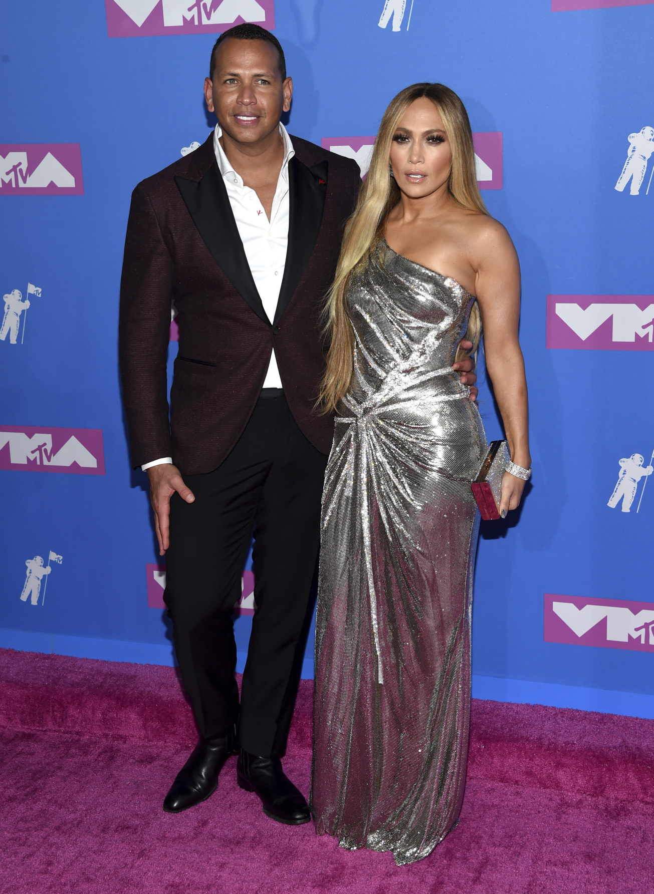 Alex Rodriguez a Jennifer Lopez prišli na vyhlásenie cien spoločne. Speváčka Jennifer Lopez prišla v šatách Versace.